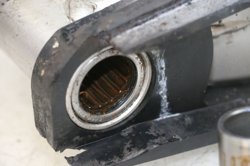 photo de wahacz tylnego zawieszenia SUZUKI GSF N BANDIT 600 (1996 - 1999) - Zoom stanu zużycia