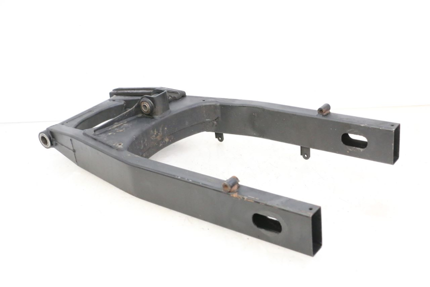 photo de Wahacz tylnego zawieszenia SUZUKI GSR 750 (2011 - 2017) - Zbliżenie komponentów