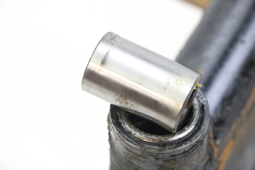 photo de Wahacz tylnego zawieszenia SUZUKI GSX E 250 (1982 - 1983) - Zoom stanu zużycia