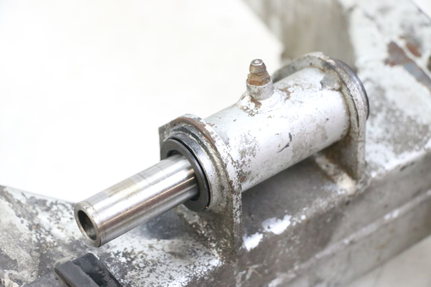 photo de wahacz KAWASAKI ZR7 ZR-7 S 750 (1999 - 2004) - Punkty mocowania