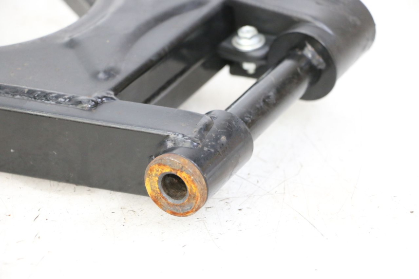 photo de wahacz tylni KIDEN KD125-G 125 (2018 - 2022) - Szczegóły charakterystyczne