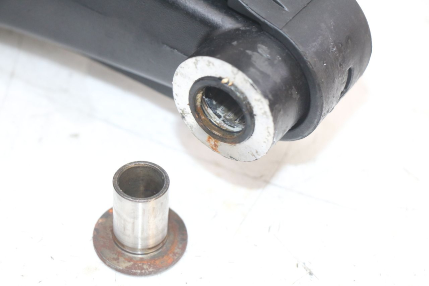 photo de wahacz tylni MASAI SCRAMBLER SPORT 125 (2021 - 2025) - Struktura - zbliżenie