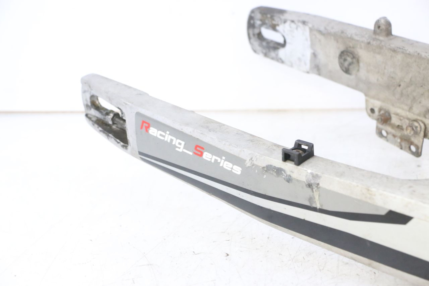 photo de Wahacz tylnego zawieszenia RIEJU MRT 50 (2018 - 2021) - Struktura - zbliżenie