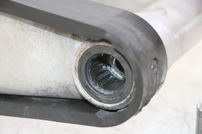 photo de Wahacz tylnego zawieszenia RIEJU MRT 50 (2018 - 2021) - Zoom stanu zużycia