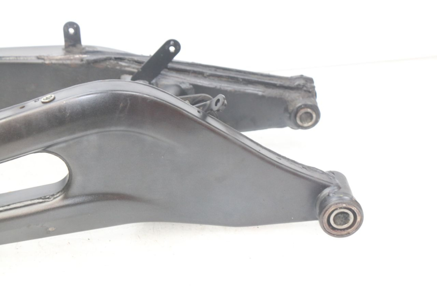 photo de wahacz tylnego zawieszenia YAMAHA MT-07 MT07 ABS 700 (2014 - 2017) - Zbliżenie techniczne