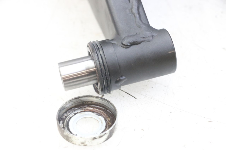 photo de wahacz tylnego zawieszenia YAMAHA MT-07 MT07 ABS 700 (2014 - 2017) - Zoom stanu zużycia