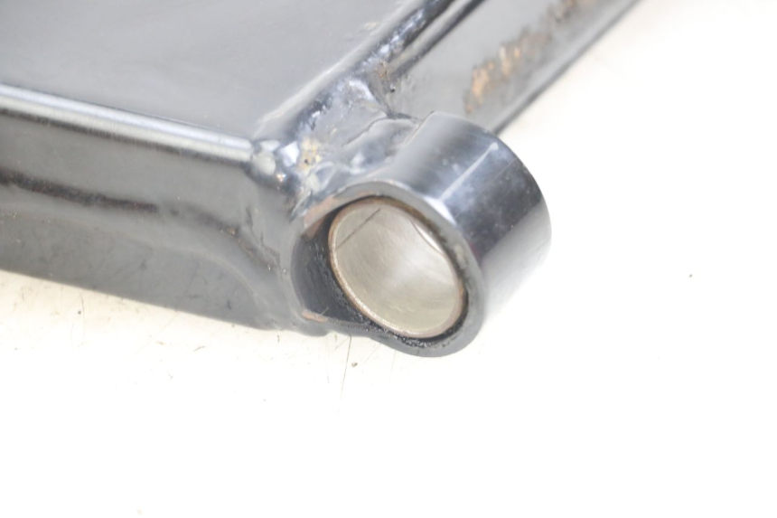 photo de wahacz tylnego zawieszenia HARLEY DAVIDSON SPORTSTER XL CUSTOM 1200 (2003 - 2004) - Zbliżenie komponentów