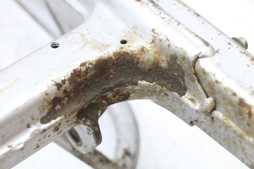 photo de wahacz tylnego zawieszenia CAGIVA SUPER CITY 125 (1992 - 1997) - Widok z bliska