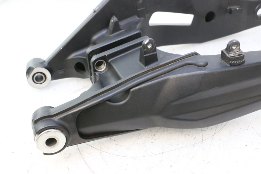 photo de wahacz tylnego zawieszenia YAMAHA TRACER 7 700 (2020 - 2024) - Widok z bliska