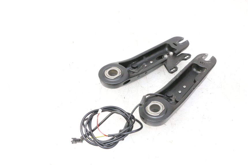 photo de wahacz tylnego zawieszenia DUALTRON VICTOR LIMITED 1 - Zbliżenie techniczne