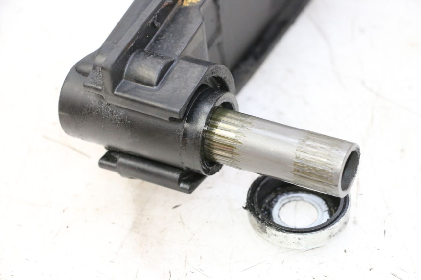 photo de Wahacz tylnego zawieszenia YAMAHA XJ6 ABS 600 (2008 - 2016) - Zbliżenie techniczne