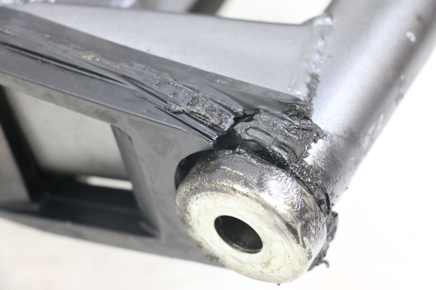 photo de wahacz tylnego zawieszenia YAMAHA XJS DIVERSION 600 (1997 - 1999) - Zbliżenie techniczne