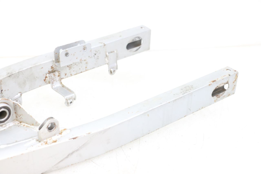 photo de wahacz tylni HYOSUNG XRX 125 (2000 - 2008) - Zbliżenie komponentów