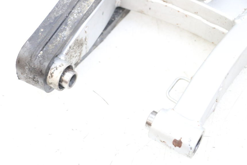 photo de wahacz tylni HYOSUNG XRX 125 (2000 - 2008) - Zbliżenie techniczne