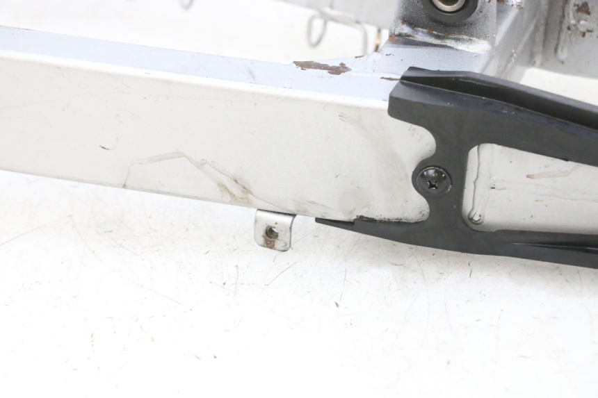 photo de wahacz tylni KAWASAKI ZR 7 750 (1999 - 2004) - Widok z bliska