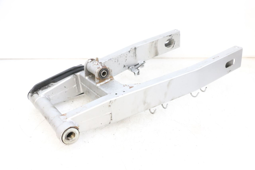 photo de wahacz tylni KAWASAKI ZR 7 750 (1999 - 2004) - Struktura - zbliżenie