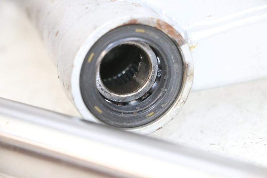 photo de wahacz tylni KAWASAKI ZR 7 750 (1999 - 2004) - Zoom stanu zużycia