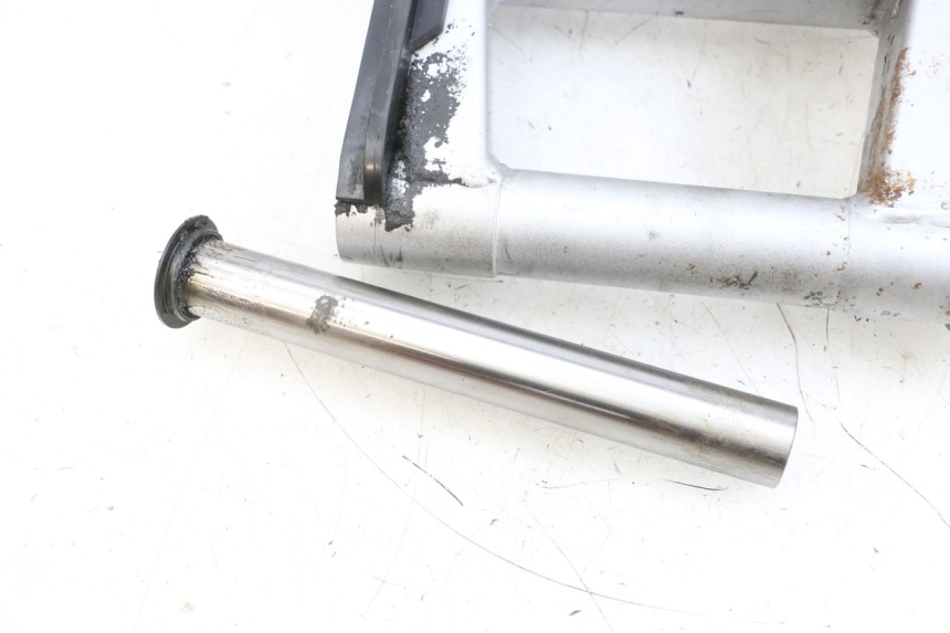 photo de wahacz tylni KAWASAKI ZR 7 750 (1999 - 2004) - Inny kąt widzenia