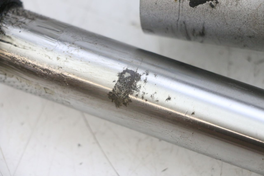 photo de wahacz tylni KAWASAKI ZR 7 750 (1999 - 2004) - Zbliżenie techniczne