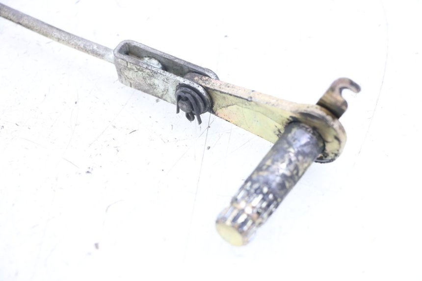 photo de LINKA HAMULCA TYLNEGO HYOSUNG GF 125 (2001 - 2005) - Zbliżenie techniczne