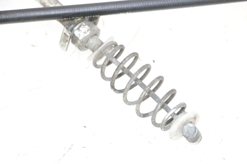 photo de LINKA HAMULCA POSTOJOWEGO PIAGGIO MP3 HPE 300 (2019 - 2026) - Zbliżenie techniczne