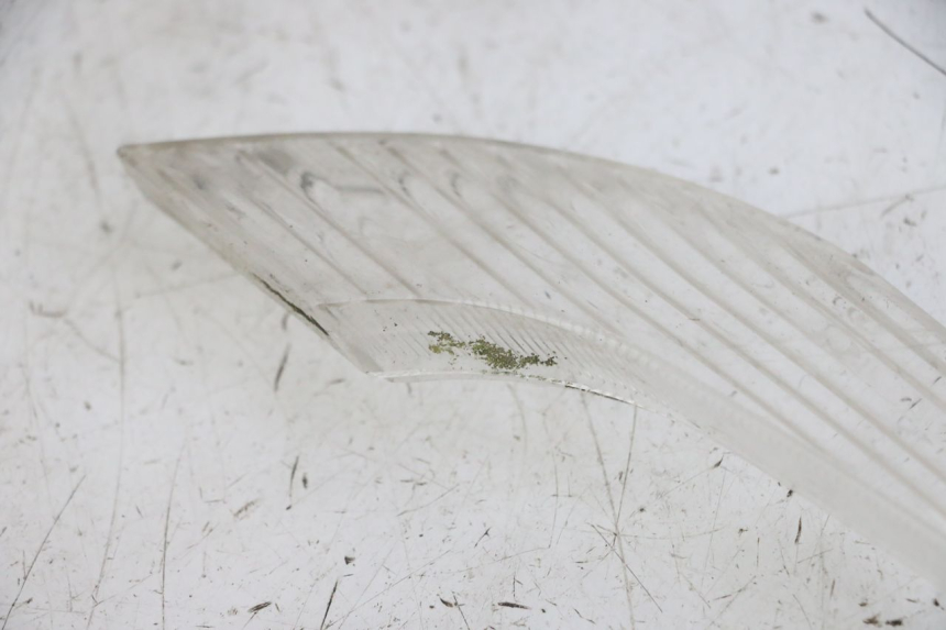 photo de Klosz kierunkowskazu przedniego prawego PEUGEOT VIVACITY NEW 2T 50 (2008 - 2017) - Punkty mocowania