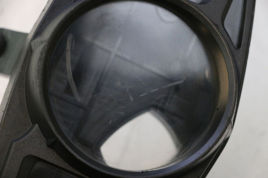 photo de SZKŁO LICZNIKA SUZUKI GSR 600 (2005 - 2012) - Zoom stanu zużycia