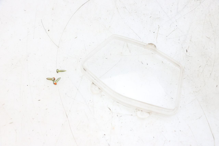 photo de Klosz licznika PEUGEOT KISBEE 4T 50 (2010 - 2017) - Inny kąt widzenia