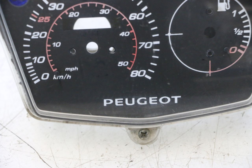 photo de Klosz licznika PEUGEOT KISBEE 4T 50 (2018 - 2022) - Inny kąt widzenia
