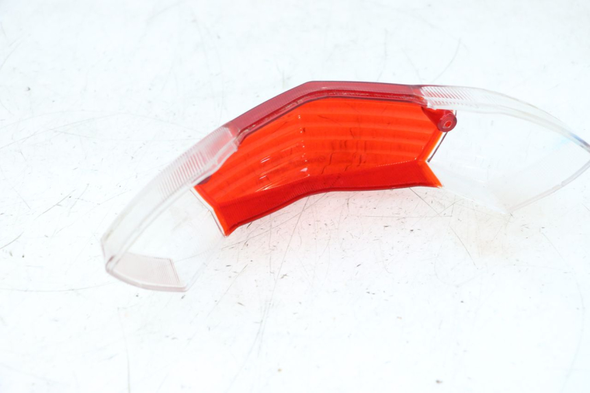 photo de Klosz tylnego światła PEUGEOT KISBEE 4T 50 (2010 - 2017) - Zbliżenie techniczne