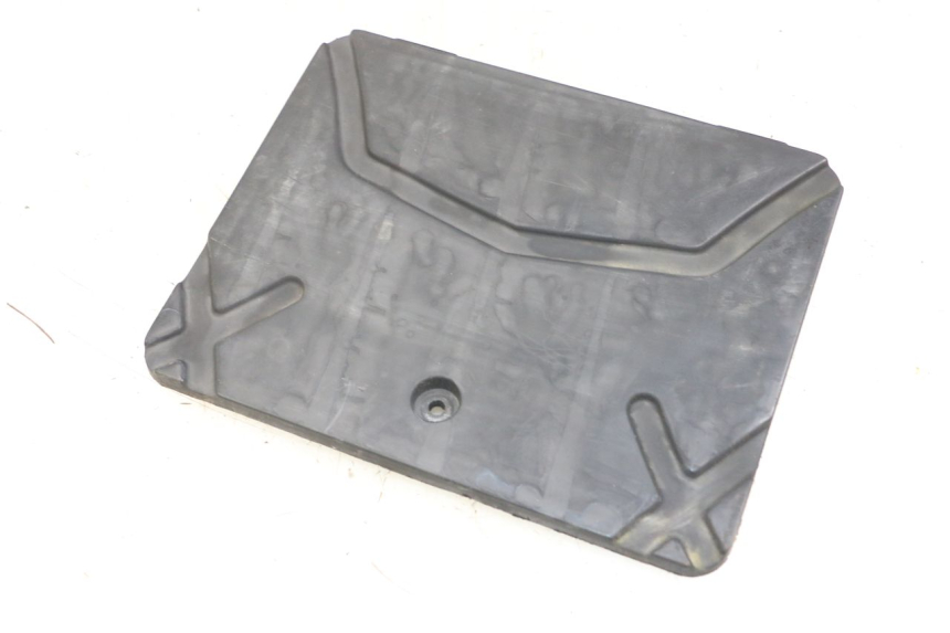 photo de OSŁONA AKUMULATORA KYMCO AGILITY 4T 50 (2018 - 2022) - Zoom stanu zużycia