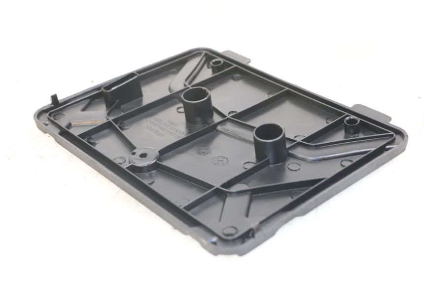 photo de OSŁONA AKUMULATORA KYMCO AGILITY 4T 50 (2018 - 2022) - Zoom stanu zużycia