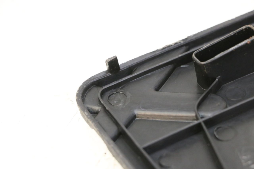 photo de OSŁONA AKUMULATORA KYMCO AGILITY 4T 50 (2005 - 2018) - Zoom stanu zużycia