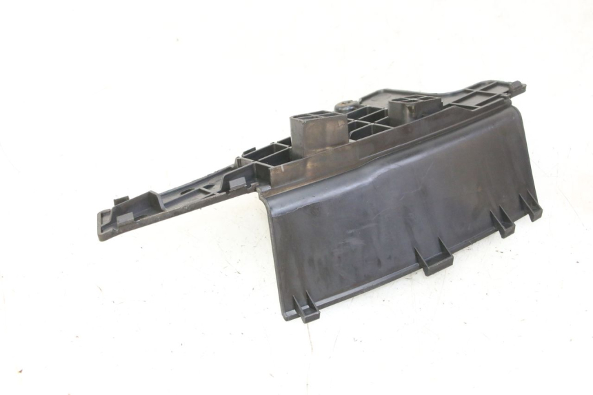 photo de OSŁONA AKUMULATORA SUZUKI BURGMAN 125 (2007 - 2014) - Szczegół części