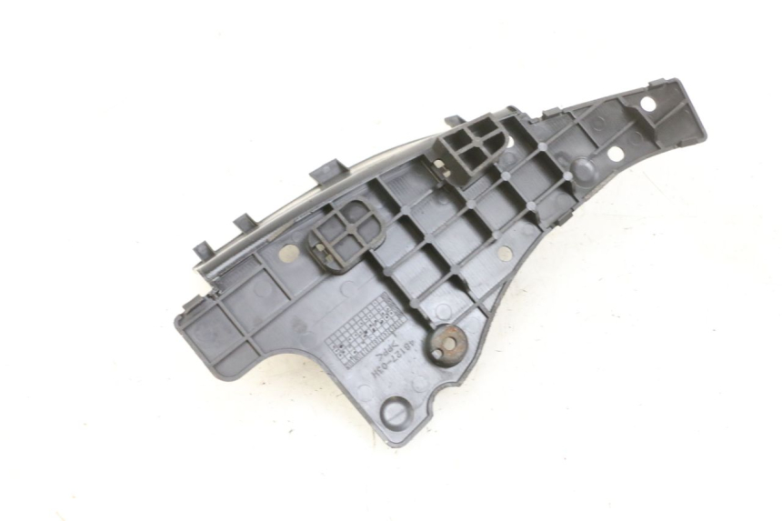 photo de OSŁONA AKUMULATORA SUZUKI BURGMAN 125 (2007 - 2014) - Szczegół części