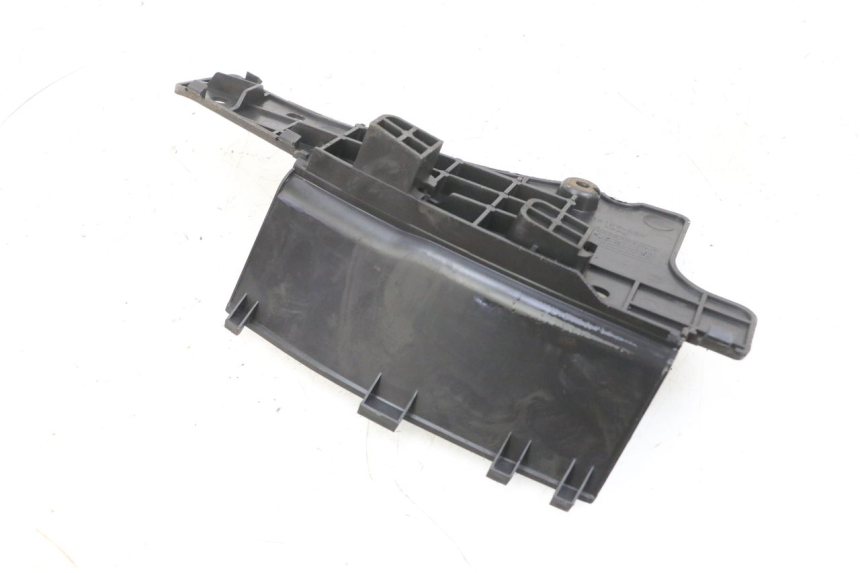 photo de OSŁONA AKUMULATORA SUZUKI BURGMAN 125 (2007 - 2014) - Zoom stanu zużycia