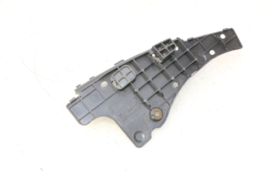 photo de OSŁONA AKUMULATORA SUZUKI BURGMAN 125 (2007 - 2014) - Zbliżenie techniczne