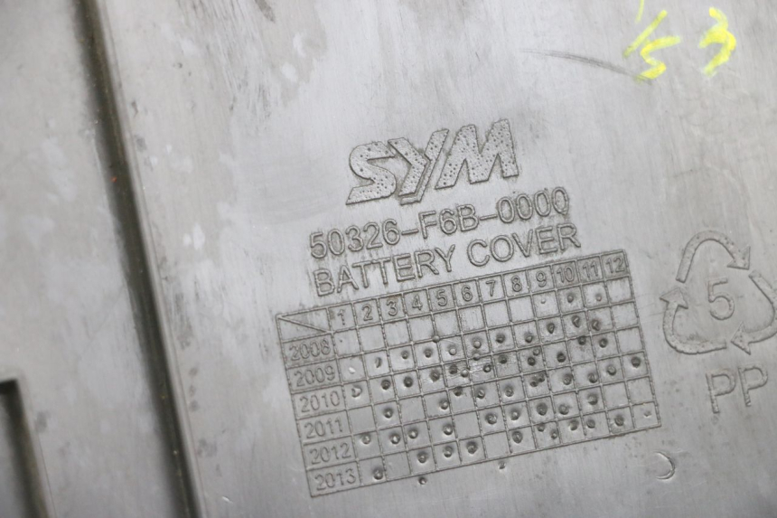 photo de OSŁONA AKUMULATORA SYM FIDDLE 3 III 125 (2014 - 2020) - Szczegół części