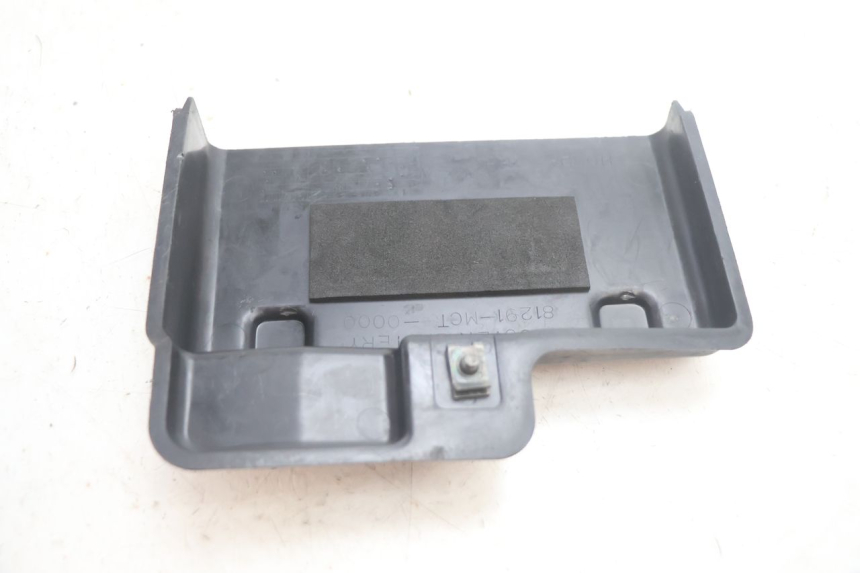 photo de OSŁONA AKUMULATORA HONDA FJS SILVER WING SILVERWING 400 (2005 - 2008) - Inny kąt widzenia