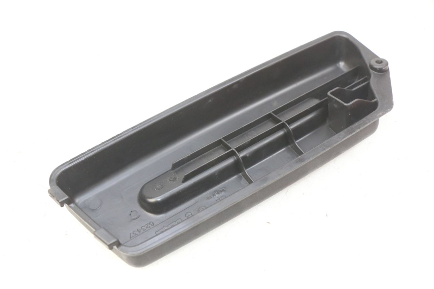 photo de OSŁONA AKUMULATORA PIAGGIO FLY 2T 50 (2004 - 2017) - Szczegół części