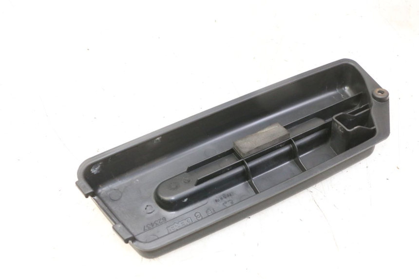 photo de OSŁONA AKUMULATORA PIAGGIO FLY 2T 50 (2004 - 2017) - Inny kąt widzenia