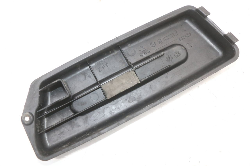 photo de OSŁONA AKUMULATORA PIAGGIO FLY 4T 50 (2004 - 2010) - Zoom stanu zużycia