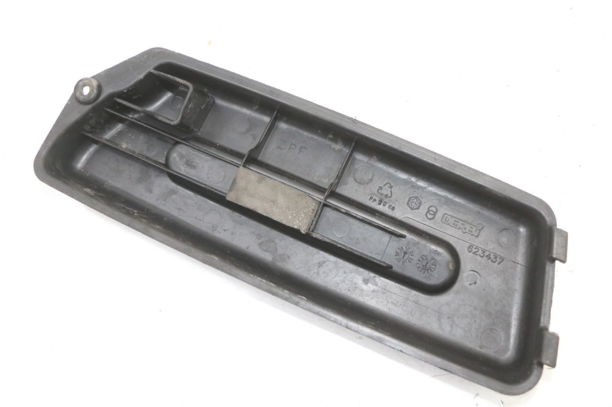 photo de OSŁONA AKUMULATORA PIAGGIO FLY 4T 50 (2004 - 2010) - Inny kąt widzenia