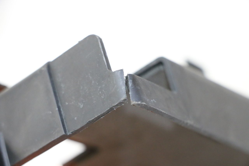 photo de OSŁONA AKUMULATORA YAMAHA FZ6 FAZER S2 600 (2007 - 2011) - Zoom stanu zużycia