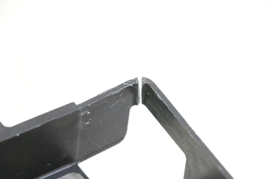 photo de OSŁONA AKUMULATORA YAMAHA FZ6 FAZER S2 600 (2007 - 2011) - Inny kąt widzenia