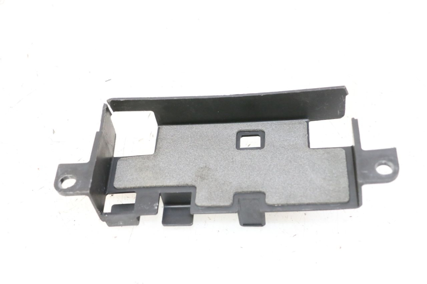 photo de OSŁONA AKUMULATORA YAMAHA FZ6 FAZER S2 600 (2007 - 2011) - Zbliżenie techniczne