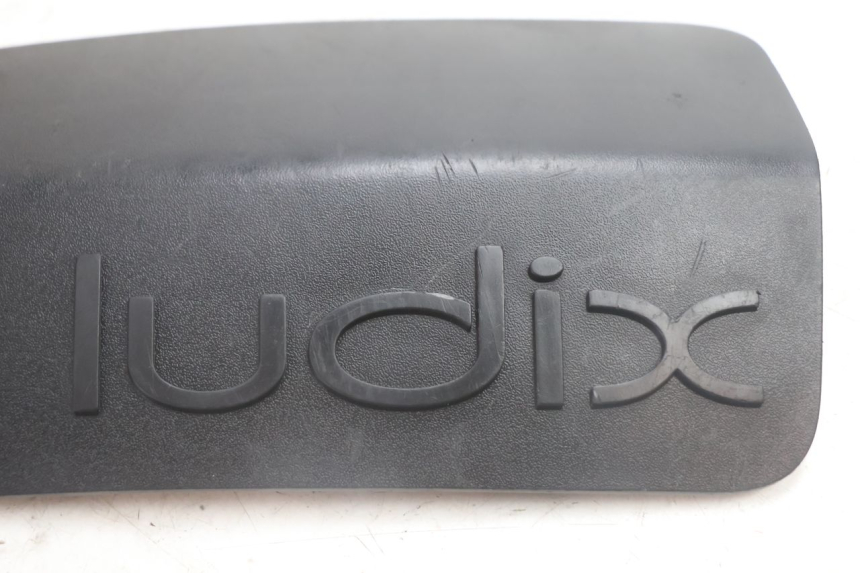 photo de OSŁONA AKUMULATORA PEUGEOT LUDIX 50 (2005 - 2007) - Szczegół części