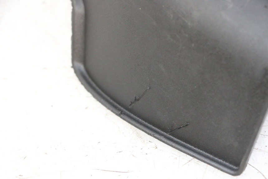 photo de OSŁONA AKUMULATORA PIAGGIO MP3 LT 400 (2007 - 2012) - Inny kąt widzenia