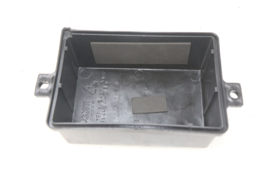 photo de OSŁONA AKUMULATORA SYM ORBIT III 3 4T 50 (2018 - 2021) - Szczegół części