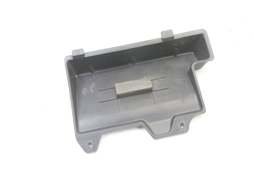 photo de OSŁONA AKUMULATORA PIAGGIO ZIP 4T 50 (2018 - 2020) - Zoom stanu zużycia